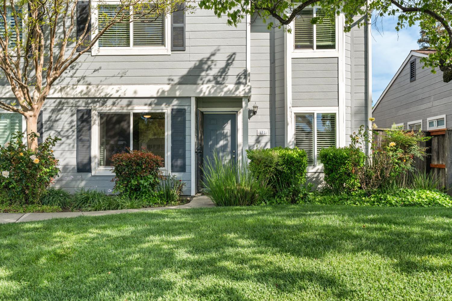 Detail Gallery Image 2 of 51 For 131 Cambridge Dr, Vacaville,  CA 95687 - 3 Beds | 2/1 Baths