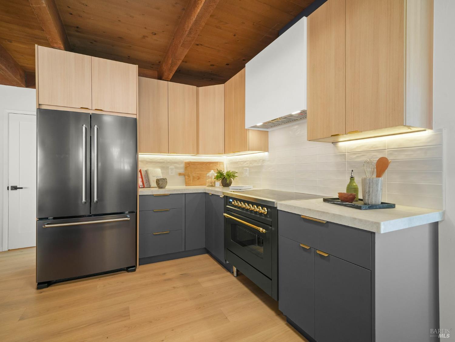 Detail Gallery Image 29 of 60 For 17 Overhill Rd, Mill Valley,  CA 94941 - 5 Beds | 2 Baths