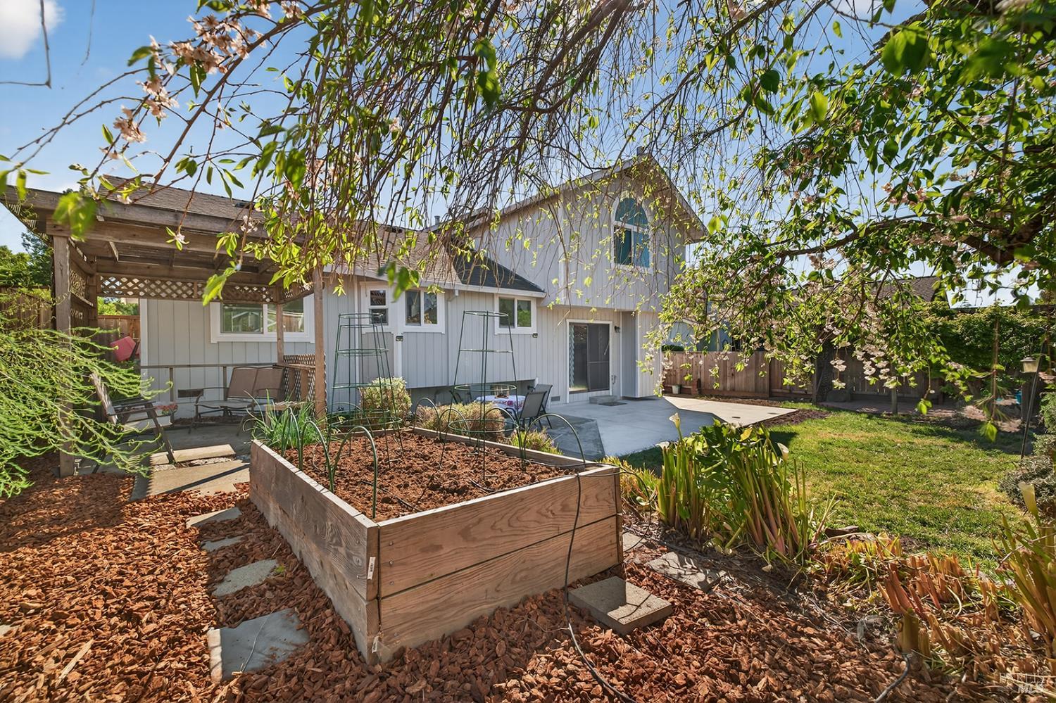 Detail Gallery Image 36 of 41 For 5410 Corbett Cir, Santa Rosa,  CA 95403 - 4 Beds | 2/1 Baths