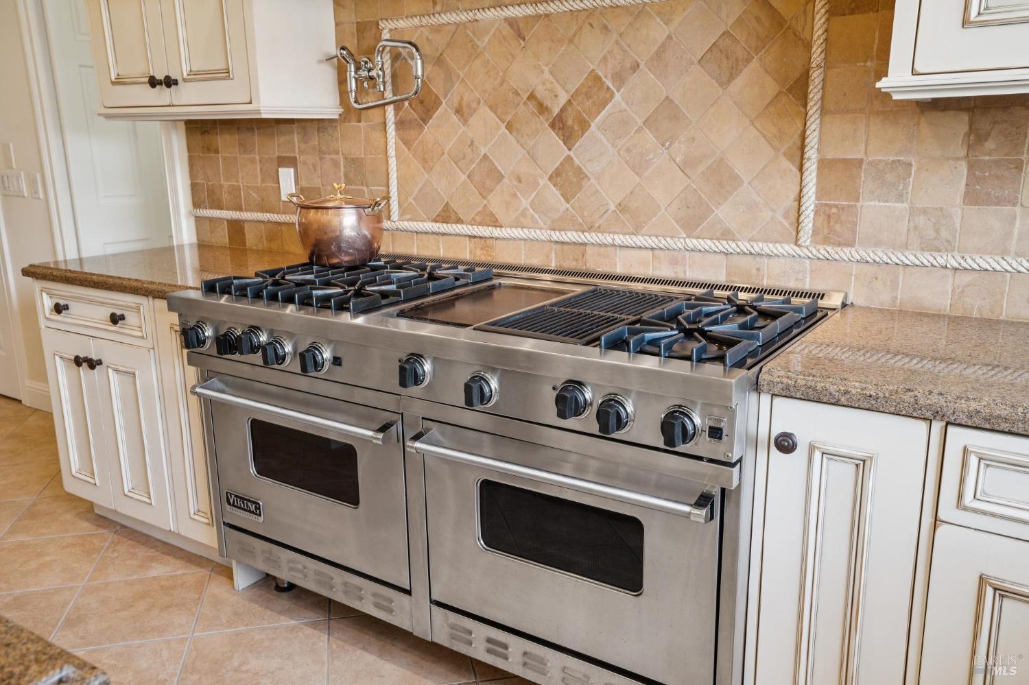 Detail Gallery Image 11 of 77 For 172 Pacheco Ave, Novato,  CA 94947 - 6 Beds | 6/1 Baths