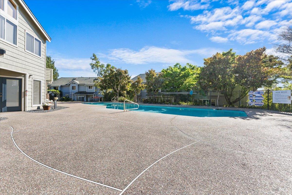 Detail Gallery Image 46 of 48 For 2070 Stonefield Ln, Santa Rosa,  CA 95403 - 2 Beds | 2/1 Baths