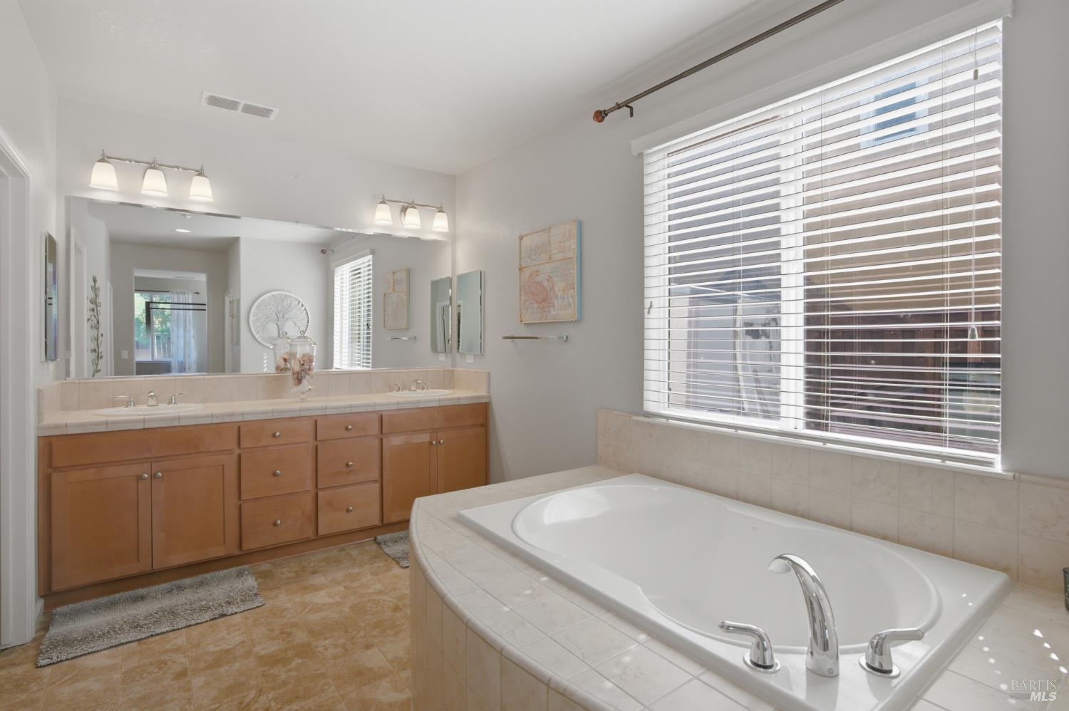 Detail Gallery Image 25 of 50 For 836 Antiquity Dr, Fairfield,  CA 94534 - 4 Beds | 3/1 Baths