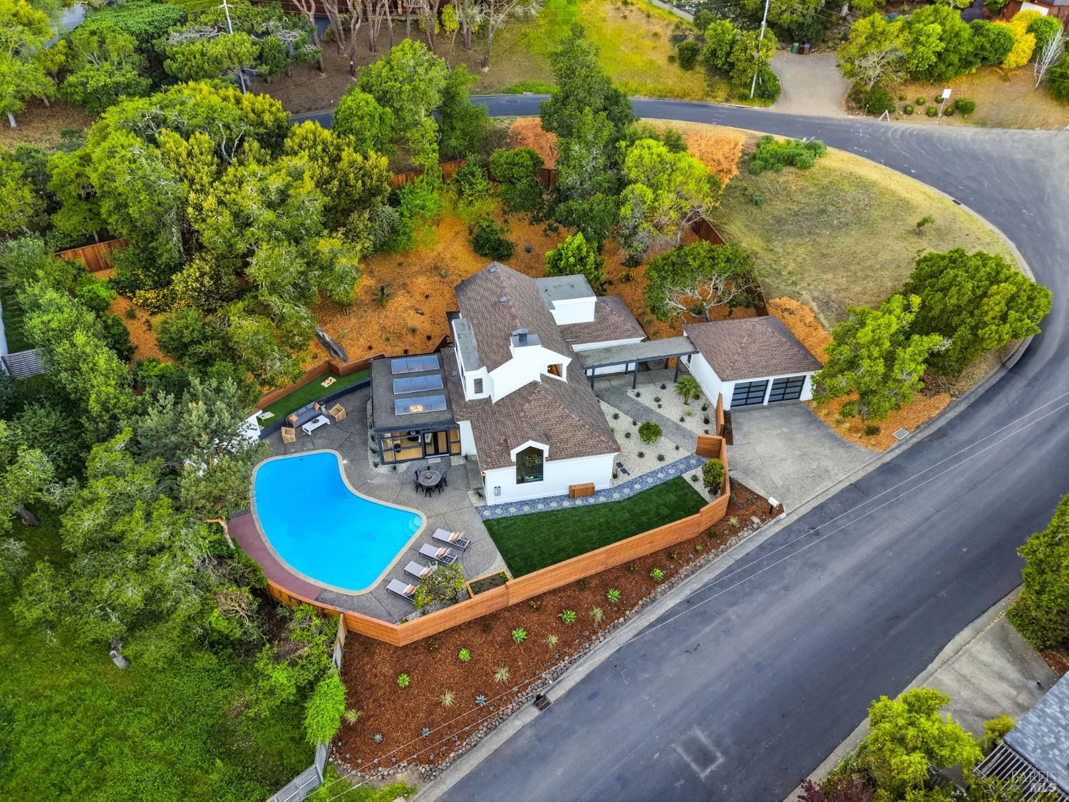 Detail Gallery Image 47 of 60 For 17 Overhill Rd, Mill Valley,  CA 94941 - 5 Beds | 2 Baths