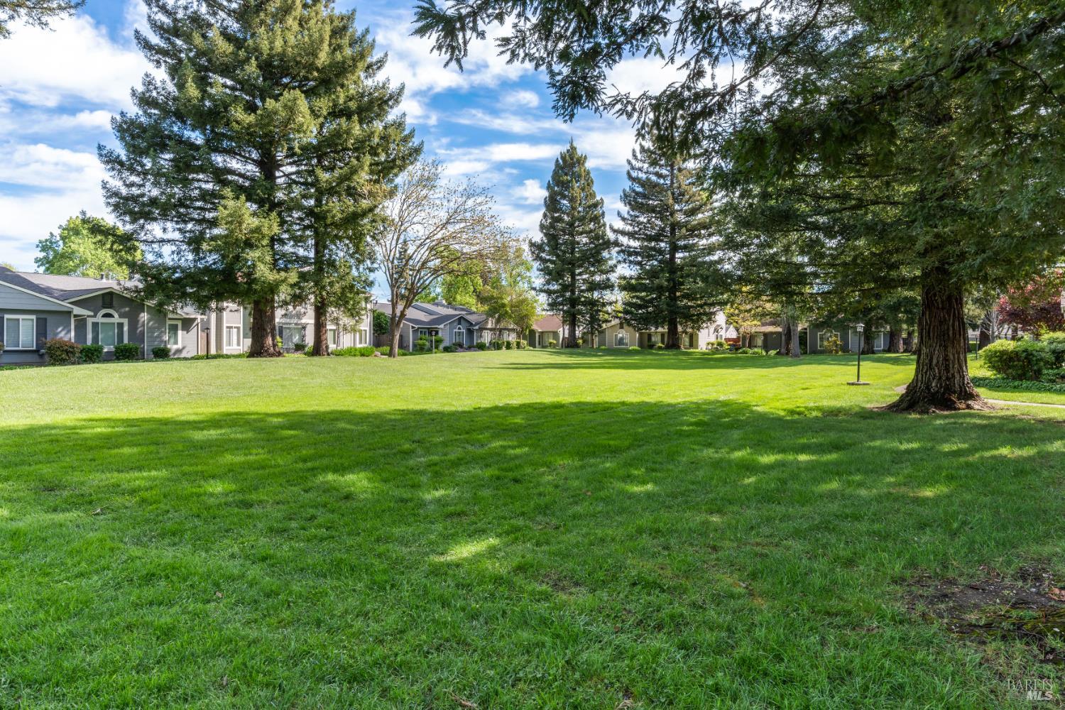 Detail Gallery Image 33 of 51 For 131 Cambridge Dr, Vacaville,  CA 95687 - 3 Beds | 2/1 Baths