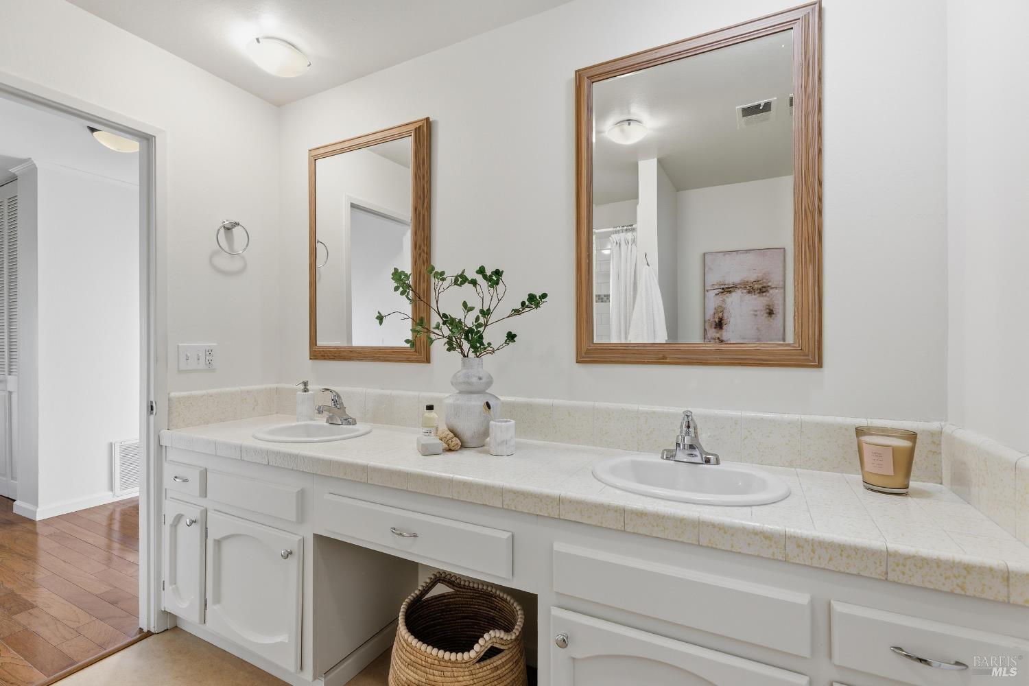 Detail Gallery Image 32 of 52 For 510 Kent St, Petaluma,  CA 94952 - 3 Beds | 2 Baths