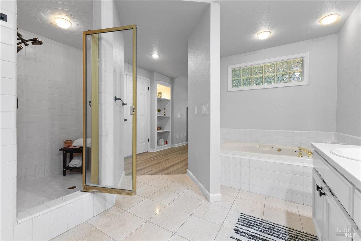 Detail Gallery Image 32 of 48 For 2070 Stonefield Ln, Santa Rosa,  CA 95403 - 2 Beds | 2/1 Baths