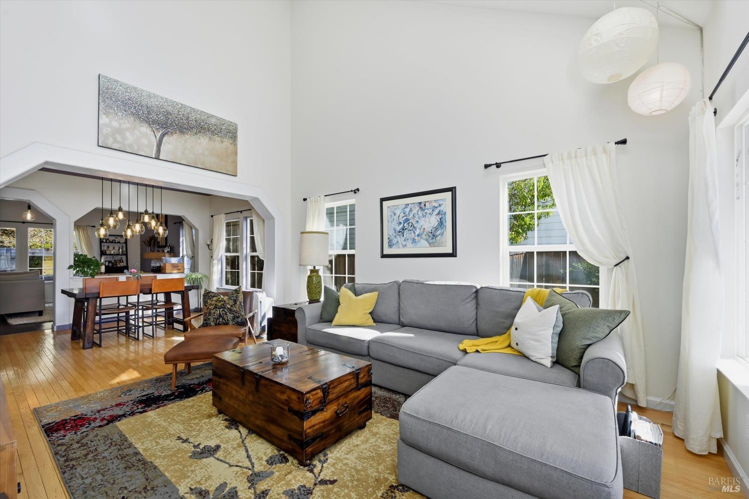 Detail Gallery Image 5 of 47 For 104 Village Oaks Ct, Healdsburg,  CA 95448 - 4 Beds | 2/1 Baths
