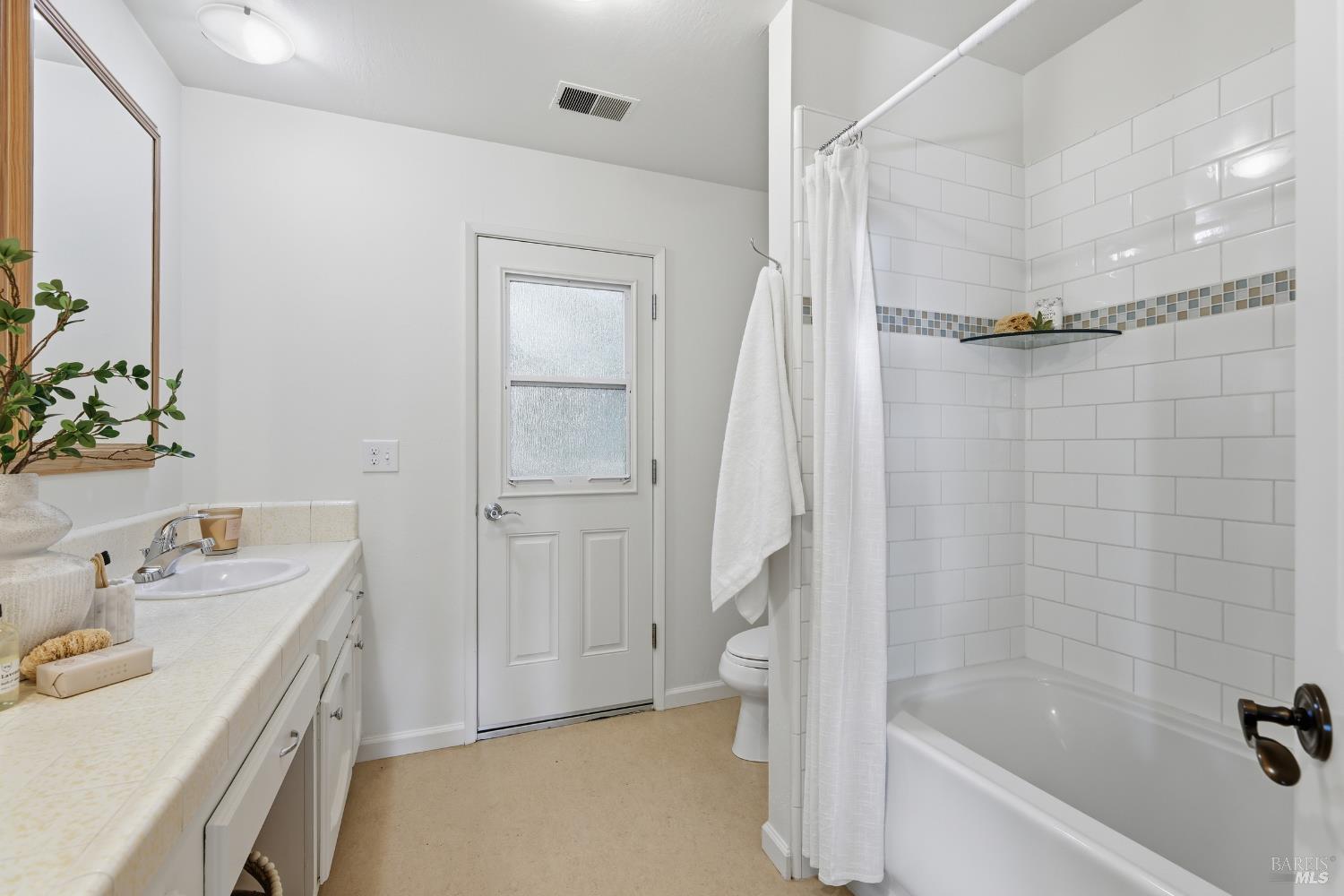 Detail Gallery Image 31 of 52 For 510 Kent St, Petaluma,  CA 94952 - 3 Beds | 2 Baths