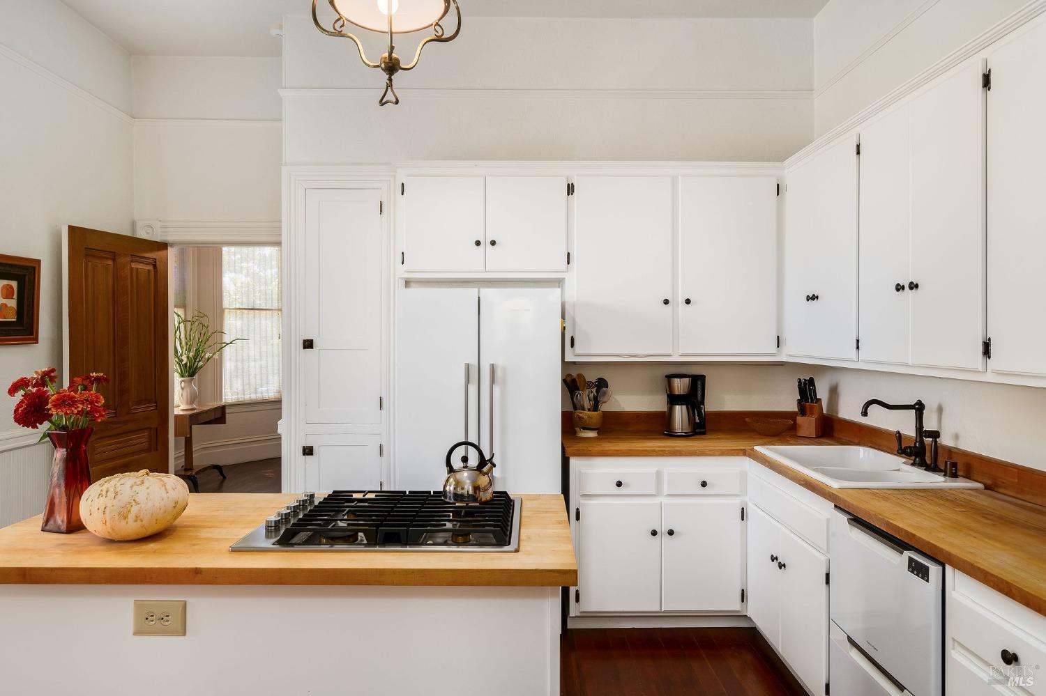 Detail Gallery Image 26 of 72 For 2230 1st St, Napa,  CA 94559 - 5 Beds | 2 Baths