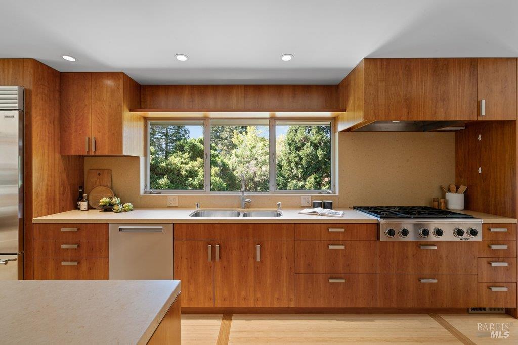 Detail Gallery Image 16 of 89 For 103 Reed Ranch Rd, Tiburon,  CA 94920 - 5 Beds | 4 Baths