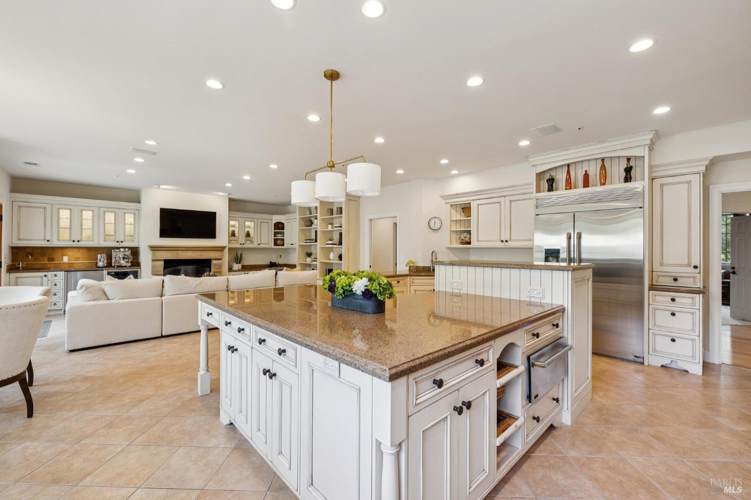 Detail Gallery Image 14 of 77 For 172 Pacheco Ave, Novato,  CA 94947 - 6 Beds | 6/1 Baths