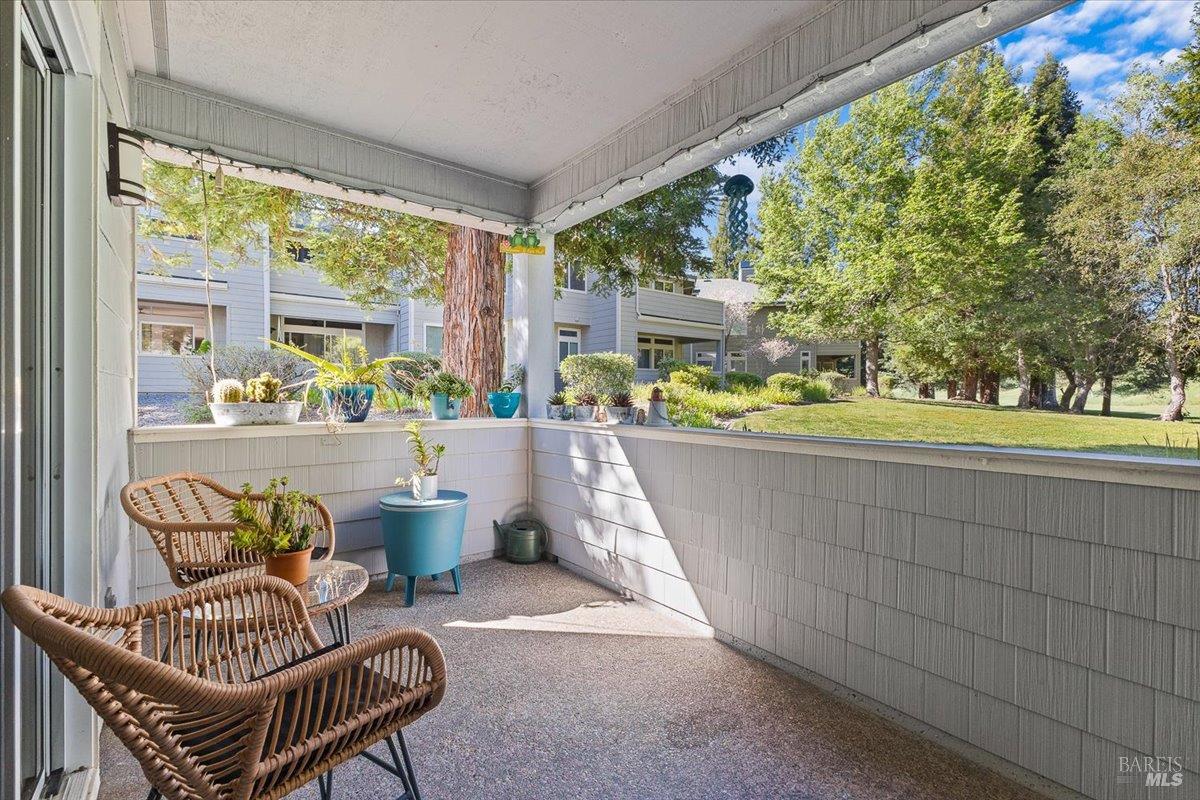 Detail Gallery Image 40 of 48 For 2070 Stonefield Ln, Santa Rosa,  CA 95403 - 2 Beds | 2/1 Baths