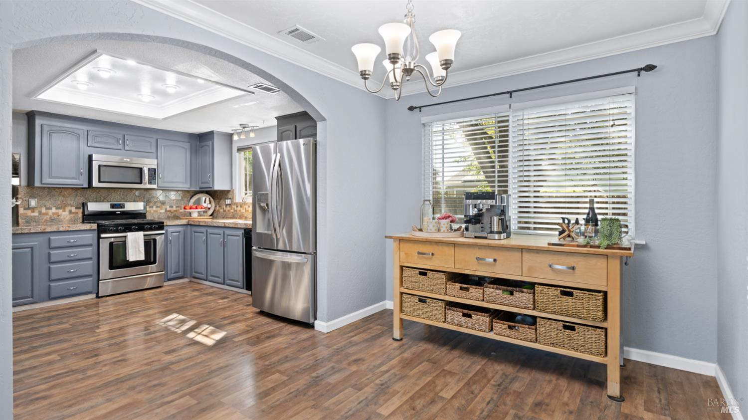 Detail Gallery Image 12 of 67 For 191 Bel Air Dr, Vacaville,  CA 95687 - 5 Beds | 2/1 Baths