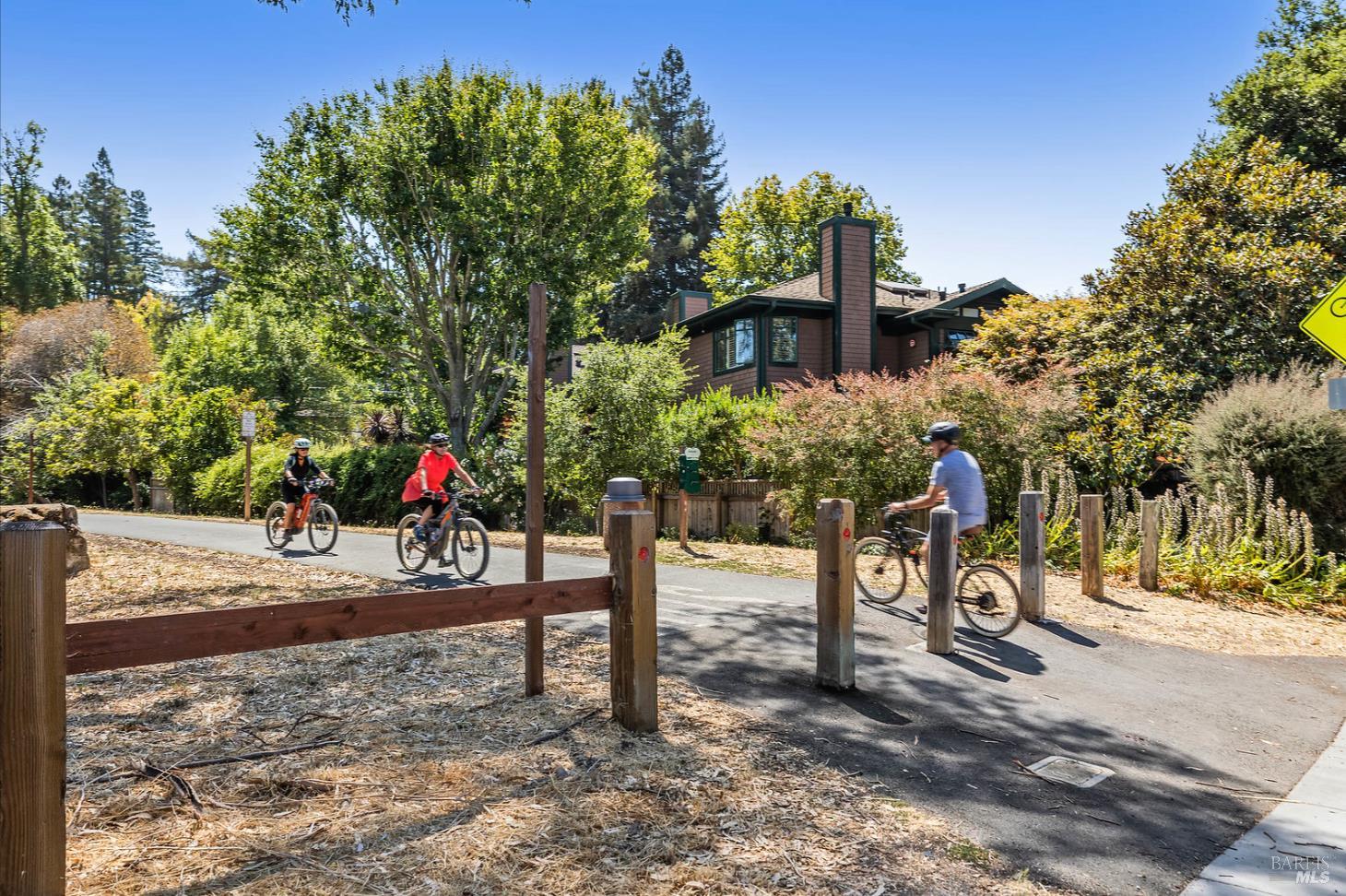 Detail Gallery Image 43 of 44 For 34 Diane Ln, Larkspur,  CA 94939 - 4 Beds | 3 Baths