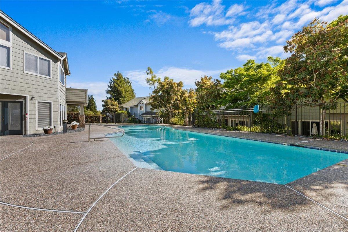 Detail Gallery Image 47 of 48 For 2070 Stonefield Ln, Santa Rosa,  CA 95403 - 2 Beds | 2/1 Baths