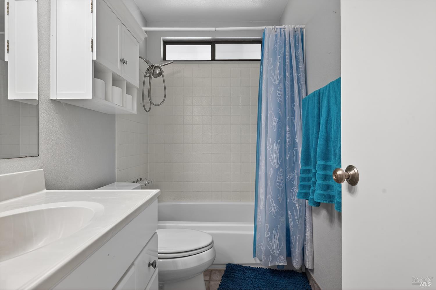 Detail Gallery Image 27 of 41 For 5410 Corbett Cir, Santa Rosa,  CA 95403 - 4 Beds | 2/1 Baths