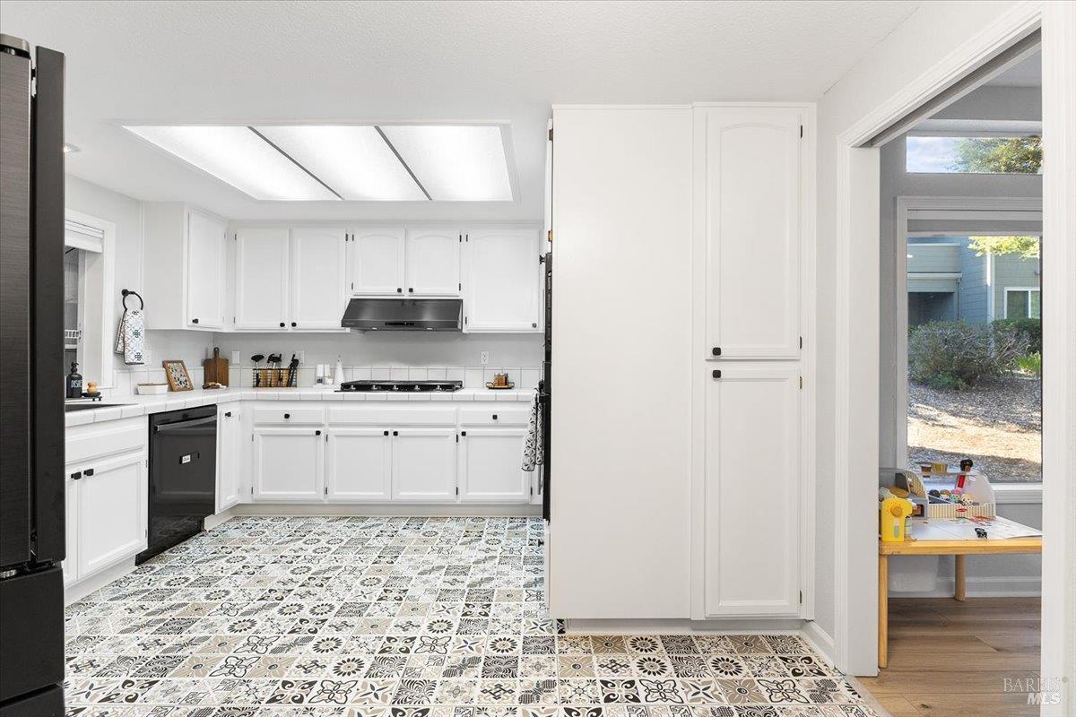 Detail Gallery Image 20 of 48 For 2070 Stonefield Ln, Santa Rosa,  CA 95403 - 2 Beds | 2/1 Baths