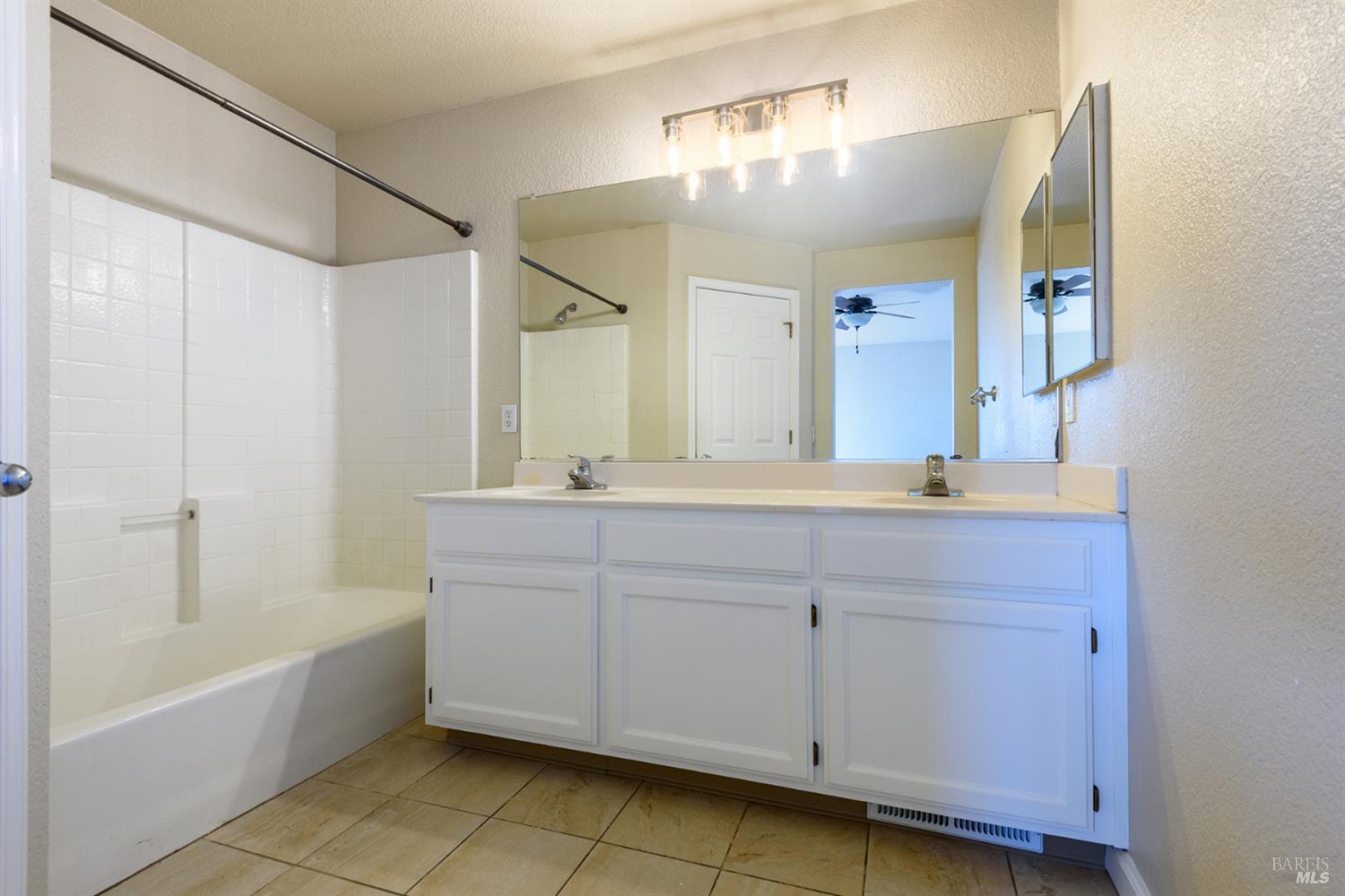Detail Gallery Image 16 of 22 For 2122 Crystal Hill Dr, Santa Rosa,  CA 95404 - 3 Beds | 2/1 Baths
