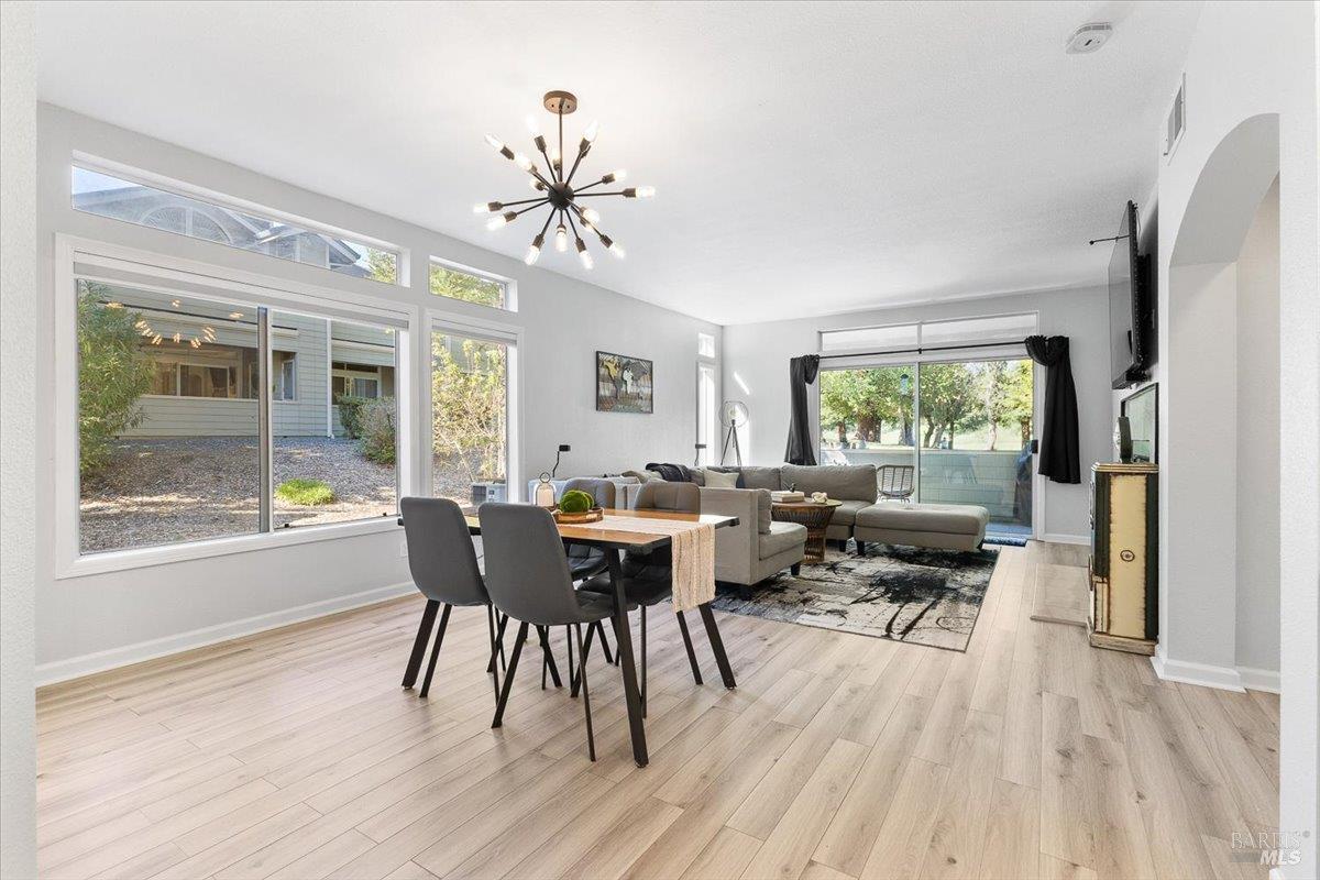 Detail Gallery Image 5 of 48 For 2070 Stonefield Ln, Santa Rosa,  CA 95403 - 2 Beds | 2/1 Baths