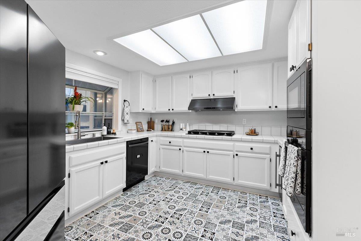 Detail Gallery Image 16 of 48 For 2070 Stonefield Ln, Santa Rosa,  CA 95403 - 2 Beds | 2/1 Baths