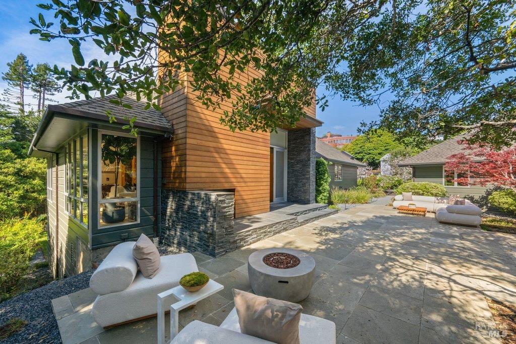 Detail Gallery Image 9 of 89 For 103 Reed Ranch Rd, Tiburon,  CA 94920 - 5 Beds | 4 Baths