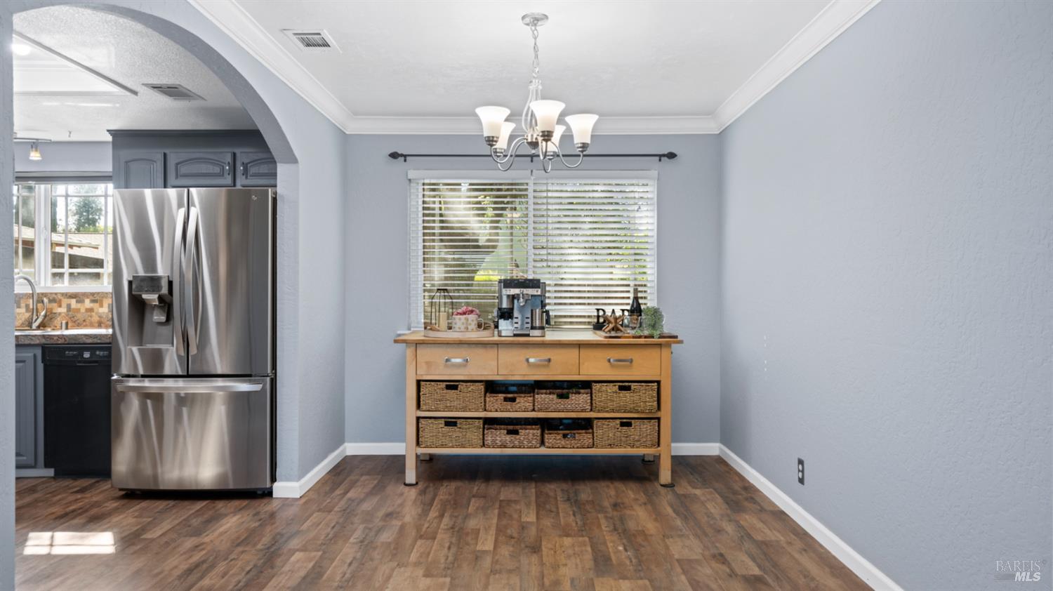 Detail Gallery Image 11 of 67 For 191 Bel Air Dr, Vacaville,  CA 95687 - 5 Beds | 2/1 Baths