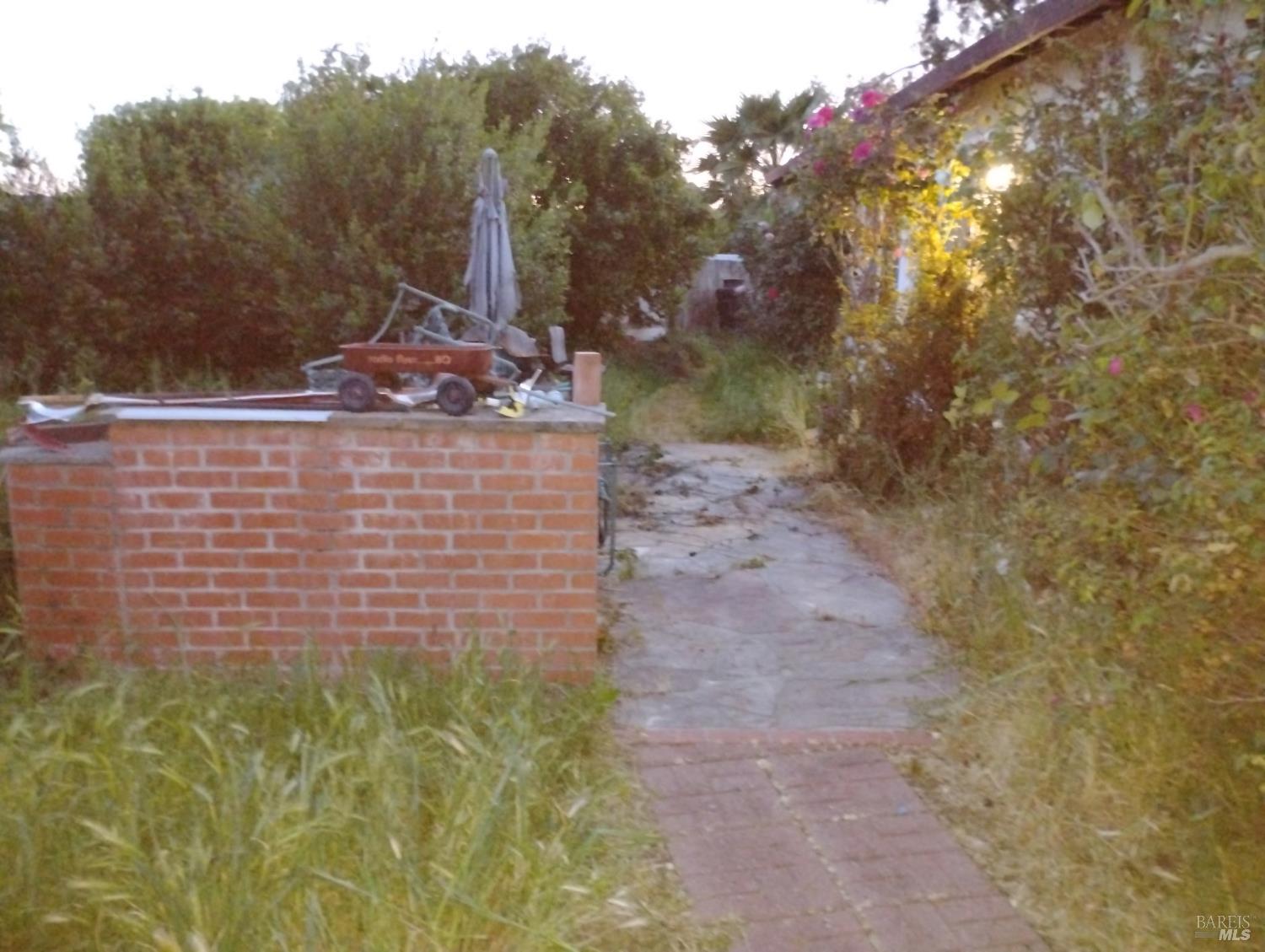 Detail Gallery Image 8 of 12 For 883 Inverness Ct, Fairfield,  CA 94533 - 3 Beds | 1/1 Baths