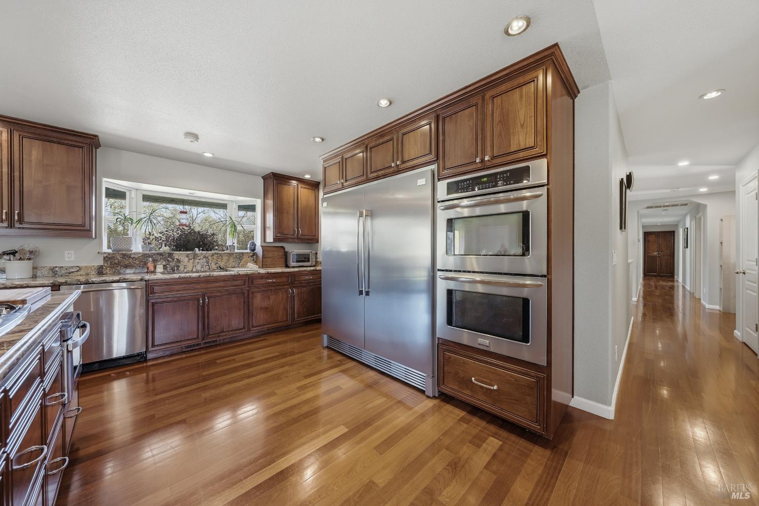 Detail Gallery Image 3 of 72 For 1050 Oak Park Way, Lakeport,  CA 95453 - 3 Beds | 2/1 Baths