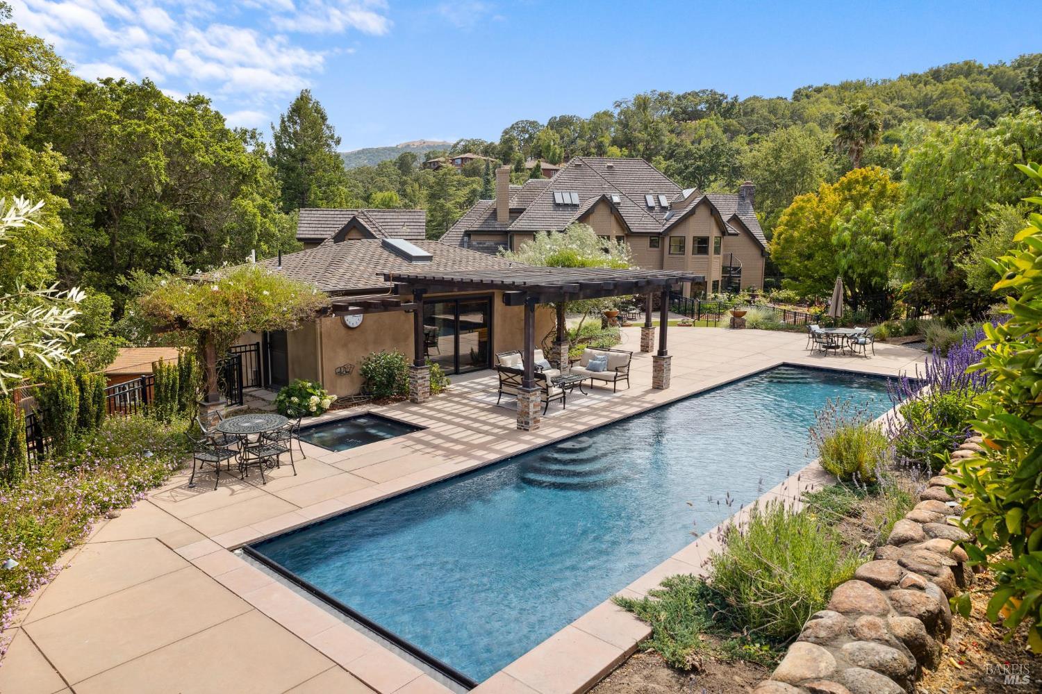 Detail Gallery Image 68 of 77 For 172 Pacheco Ave, Novato,  CA 94947 - 6 Beds | 6/1 Baths