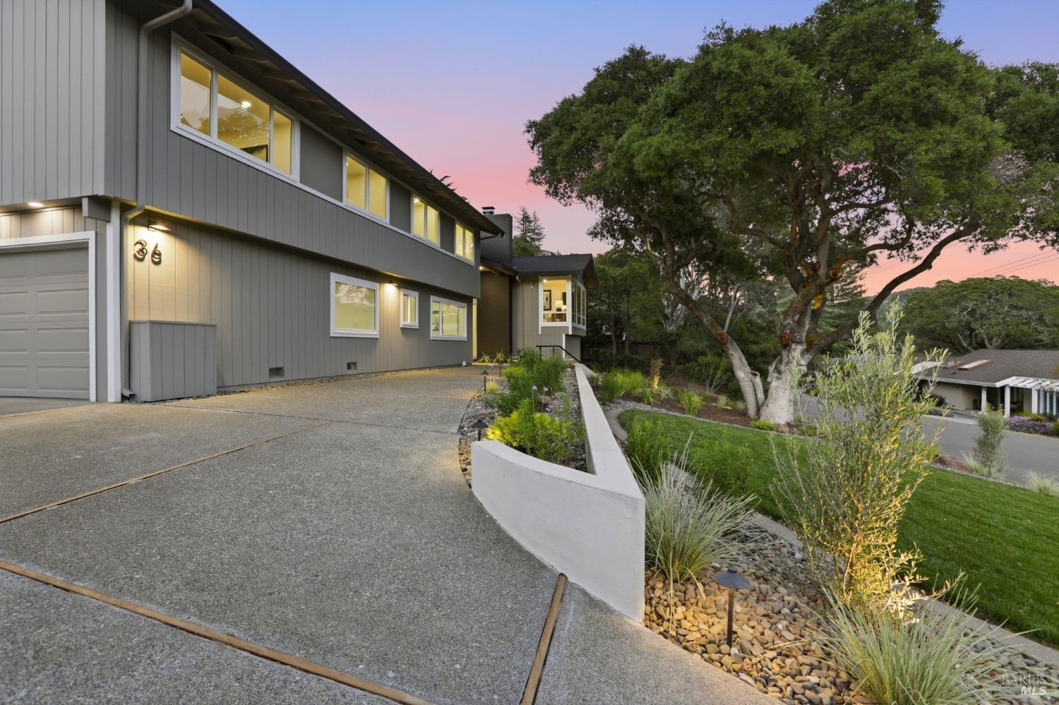 Detail Gallery Image 3 of 93 For 36 Capilano Dr, Novato,  CA 94949 - 5 Beds | 4/1 Baths