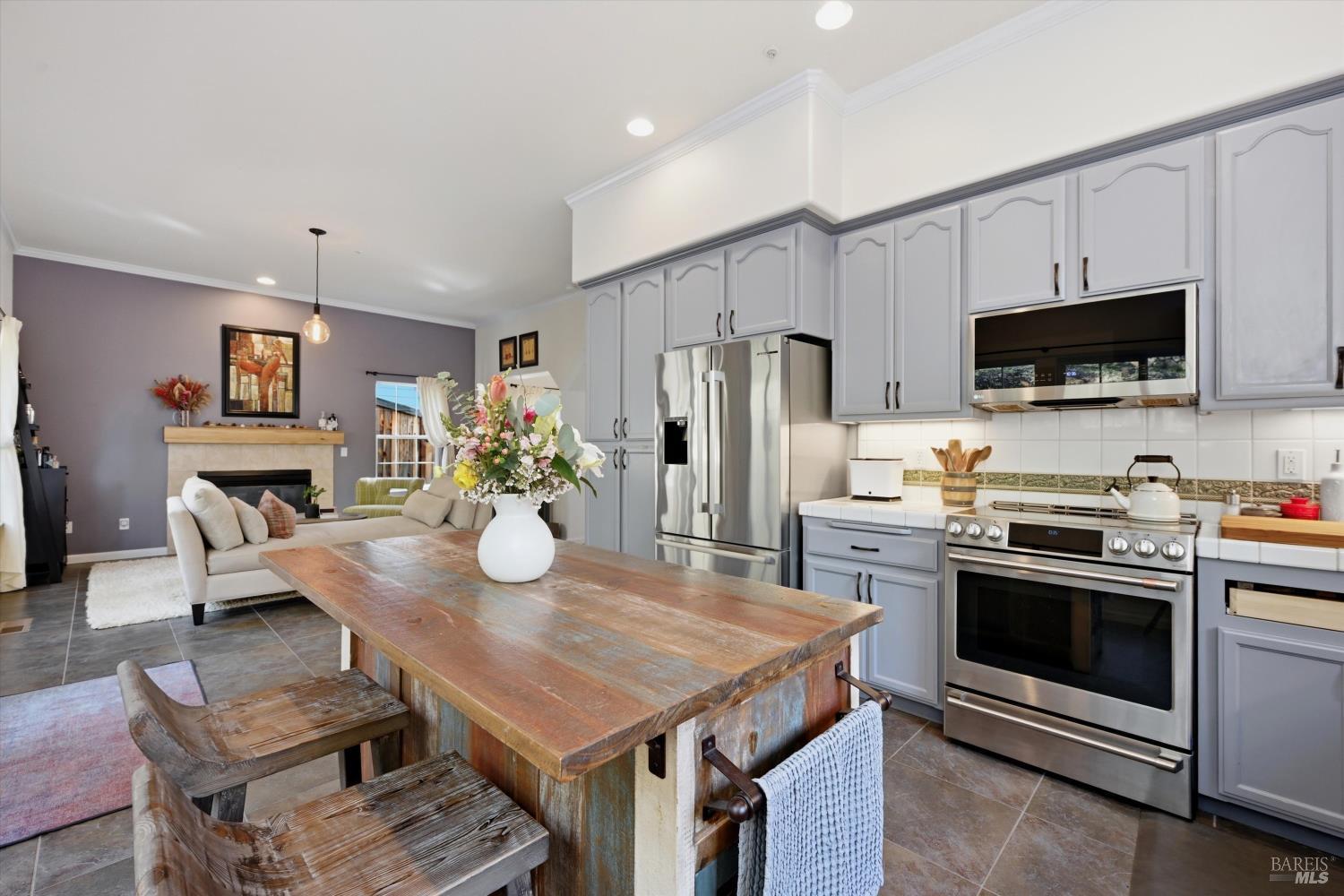 Detail Gallery Image 17 of 47 For 104 Village Oaks Ct, Healdsburg,  CA 95448 - 4 Beds | 2/1 Baths