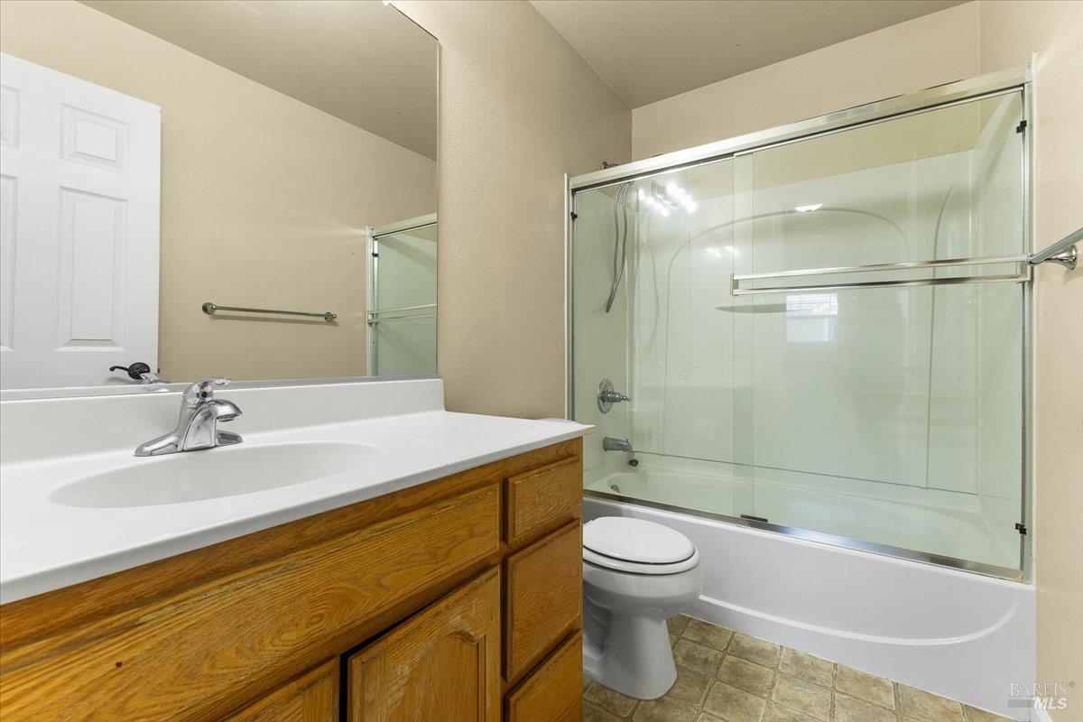 Detail Gallery Image 20 of 26 For 2310 Iroquois St, Santa Rosa,  CA 95403 - 3 Beds | 2/1 Baths