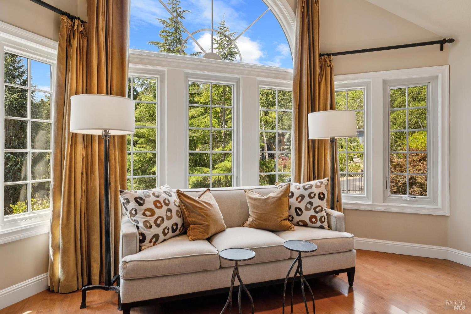 Detail Gallery Image 4 of 77 For 172 Pacheco Ave, Novato,  CA 94947 - 6 Beds | 6/1 Baths