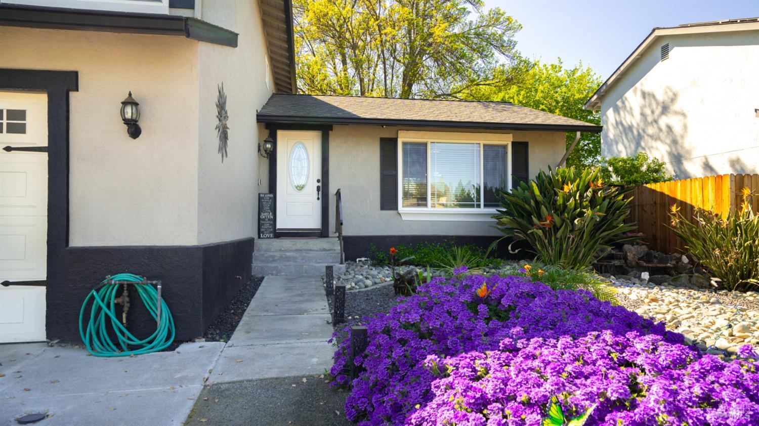 Detail Gallery Image 4 of 67 For 191 Bel Air Dr, Vacaville,  CA 95687 - 5 Beds | 2/1 Baths