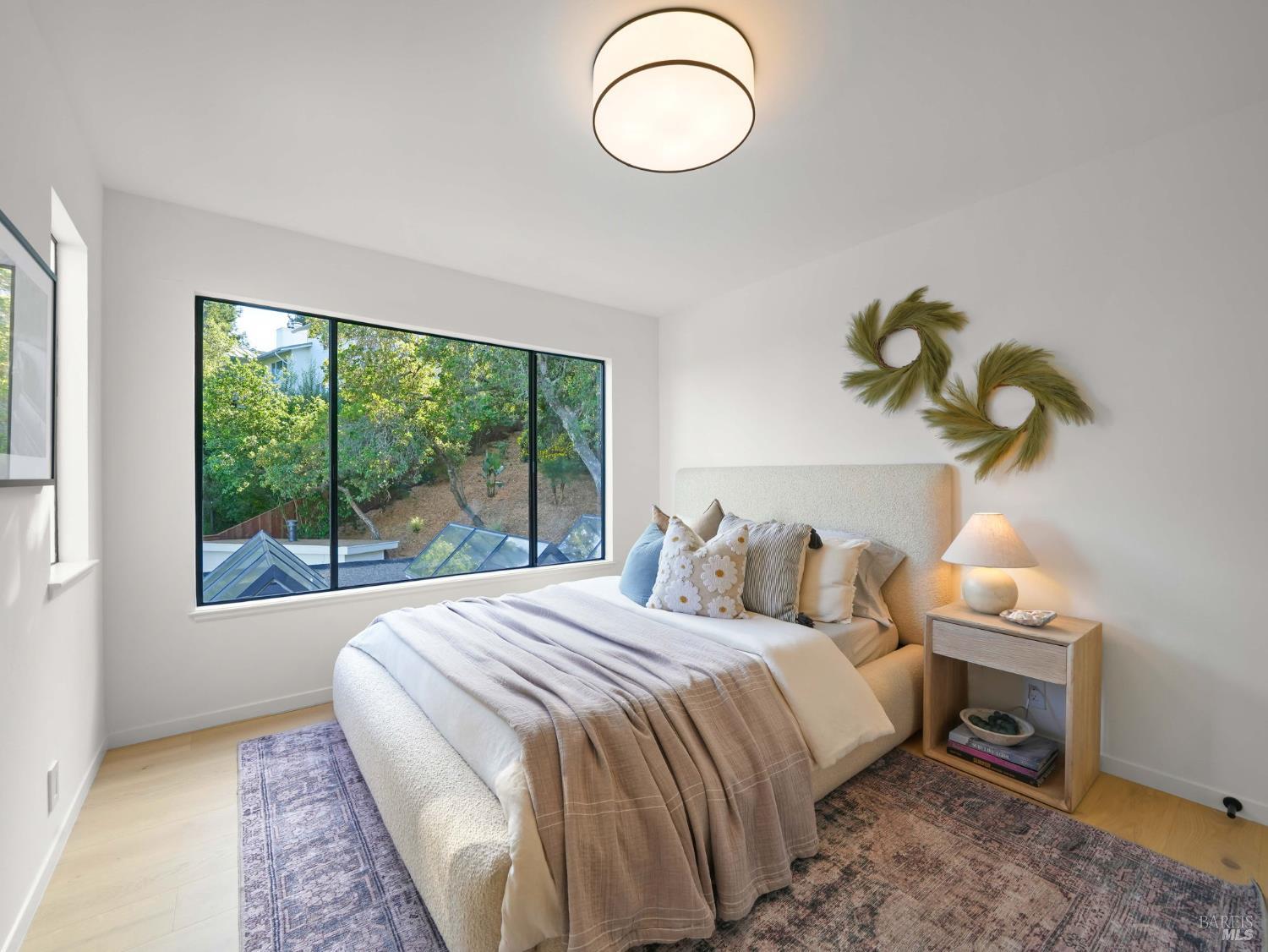 Detail Gallery Image 32 of 60 For 17 Overhill Rd, Mill Valley,  CA 94941 - 5 Beds | 2 Baths