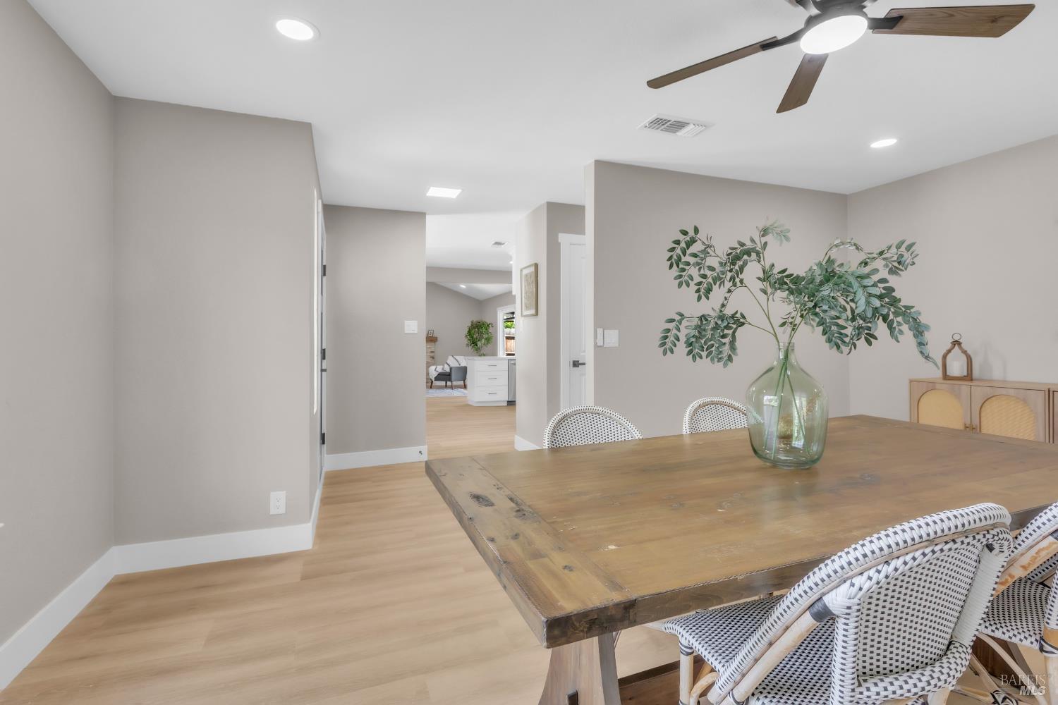 Detail Gallery Image 7 of 39 For 317 N Alamo Dr, Vacaville,  CA 95688 - 3 Beds | 2 Baths