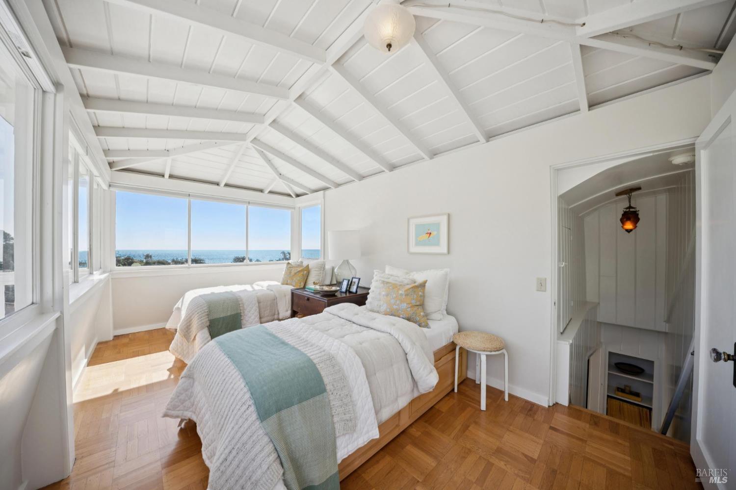 Detail Gallery Image 25 of 64 For 40 Laurel Ave, Stinson Beach,  CA 94970 - 4 Beds | 3 Baths