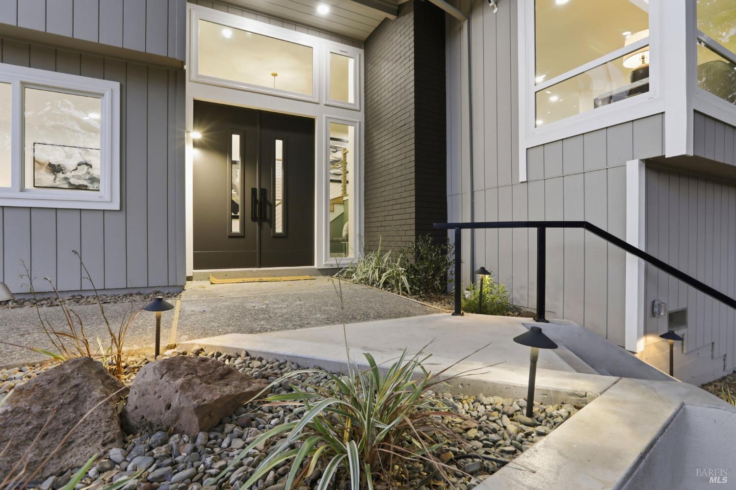 Detail Gallery Image 4 of 93 For 36 Capilano Dr, Novato,  CA 94949 - 5 Beds | 4/1 Baths