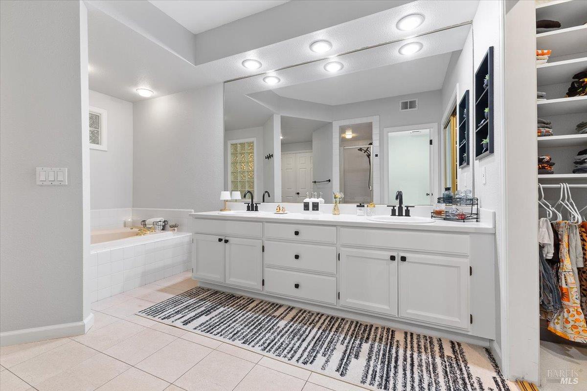 Detail Gallery Image 31 of 48 For 2070 Stonefield Ln, Santa Rosa,  CA 95403 - 2 Beds | 2/1 Baths