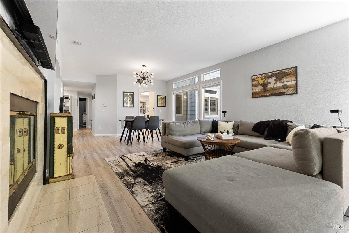 Detail Gallery Image 8 of 48 For 2070 Stonefield Ln, Santa Rosa,  CA 95403 - 2 Beds | 2/1 Baths