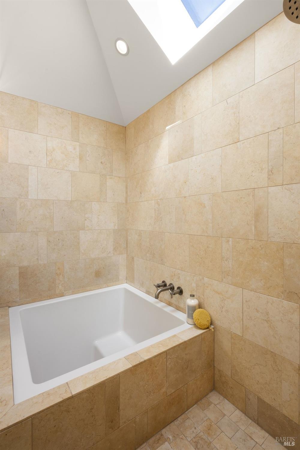 Detail Gallery Image 39 of 89 For 103 Reed Ranch Rd, Tiburon,  CA 94920 - 5 Beds | 4 Baths