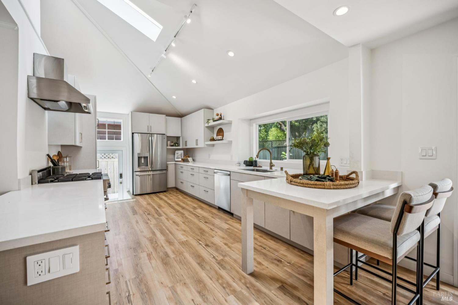 Detail Gallery Image 18 of 49 For 355 Irwin St, San Rafael,  CA 94901 - 3 Beds | 1 Baths