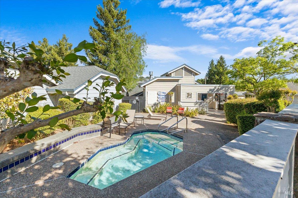 Detail Gallery Image 45 of 48 For 2070 Stonefield Ln, Santa Rosa,  CA 95403 - 2 Beds | 2/1 Baths