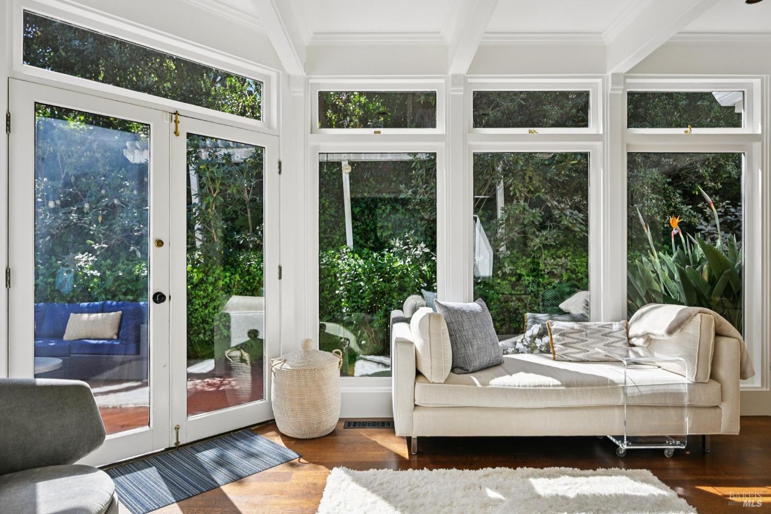 Detail Gallery Image 17 of 56 For 161 Lagunitas Rd, Ross,  CA 94957 - 4 Beds | 3 Baths