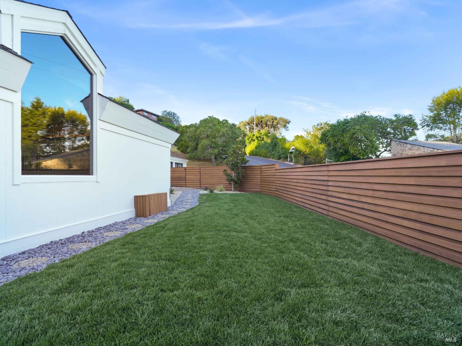 Detail Gallery Image 44 of 60 For 17 Overhill Rd, Mill Valley,  CA 94941 - 5 Beds | 2 Baths