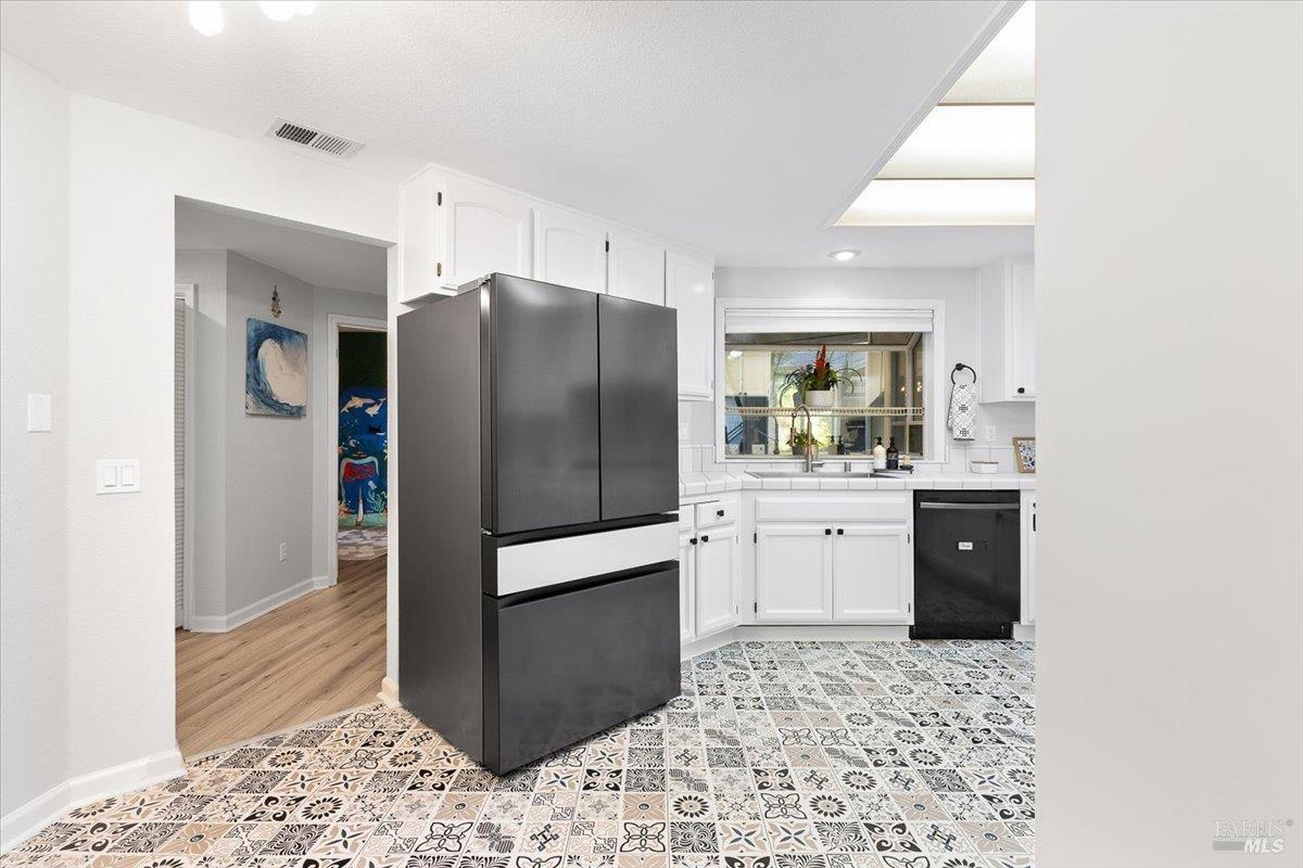 Detail Gallery Image 15 of 48 For 2070 Stonefield Ln, Santa Rosa,  CA 95403 - 2 Beds | 2/1 Baths