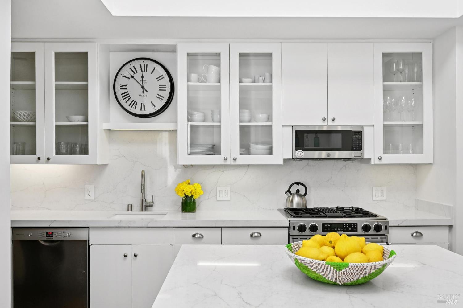 Detail Gallery Image 5 of 56 For 161 Lagunitas Rd, Ross,  CA 94957 - 4 Beds | 3 Baths