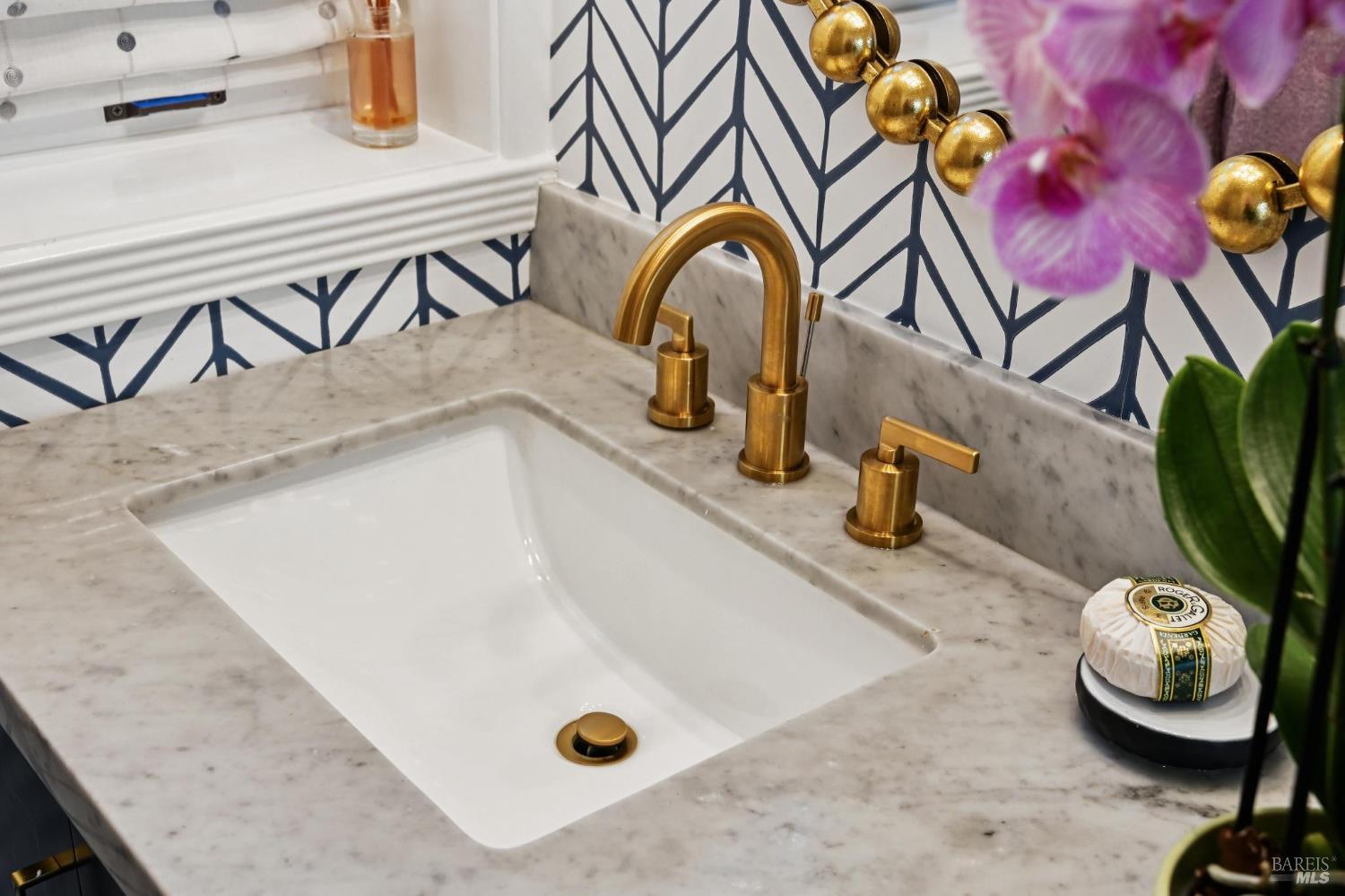 Detail Gallery Image 22 of 56 For 161 Lagunitas Rd, Ross,  CA 94957 - 4 Beds | 3 Baths