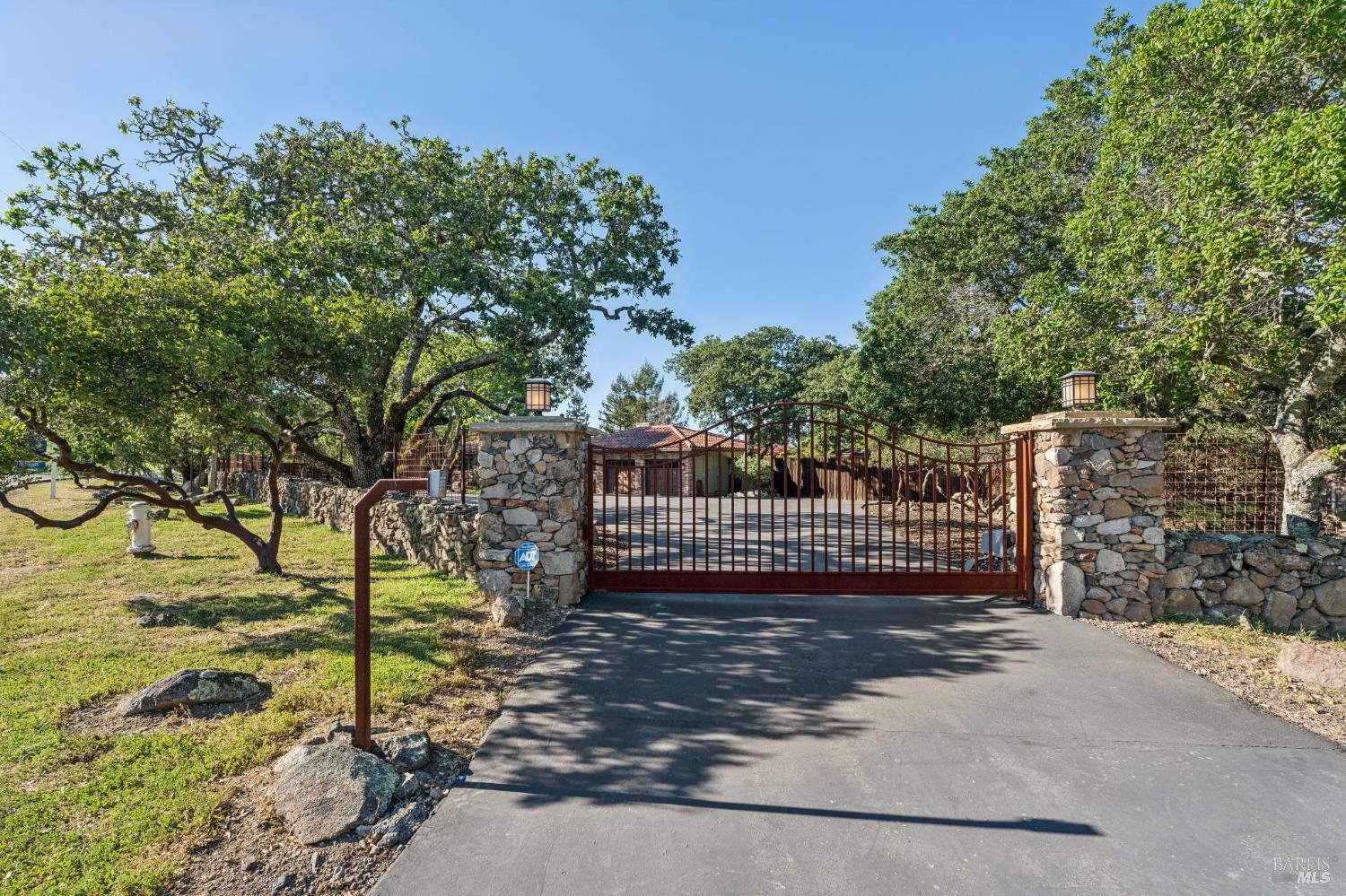 Detail Gallery Image 3 of 45 For 2575 Bennett Ridge Rd, Santa Rosa,  CA 95404 - 4 Beds | 2/1 Baths