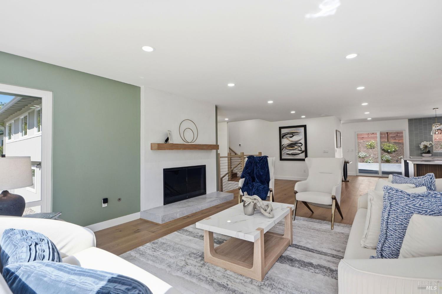 Detail Gallery Image 16 of 93 For 36 Capilano Dr, Novato,  CA 94949 - 5 Beds | 4/1 Baths